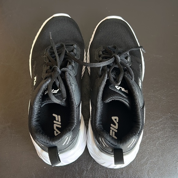 Fila Engergized Black and White Sneakers - Picture 7 of 9